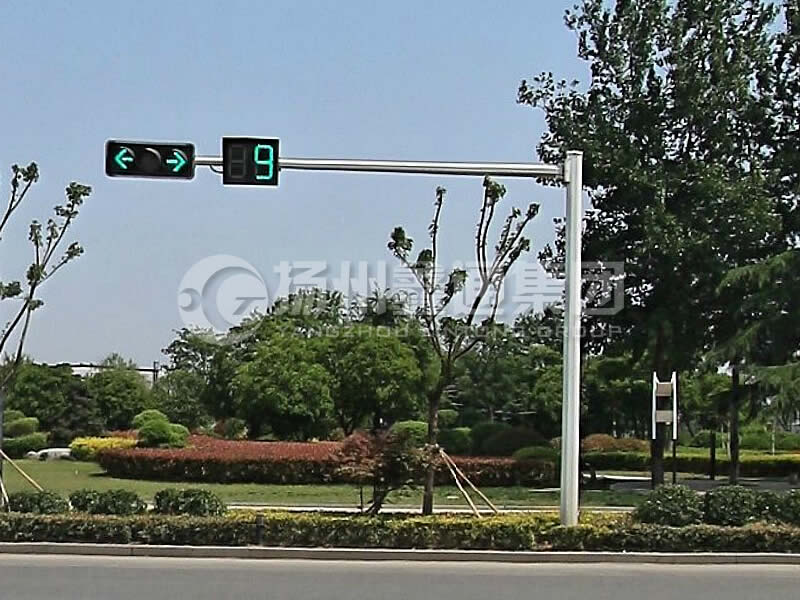 XHDG-035，L型八棱信號燈桿，丁字路口